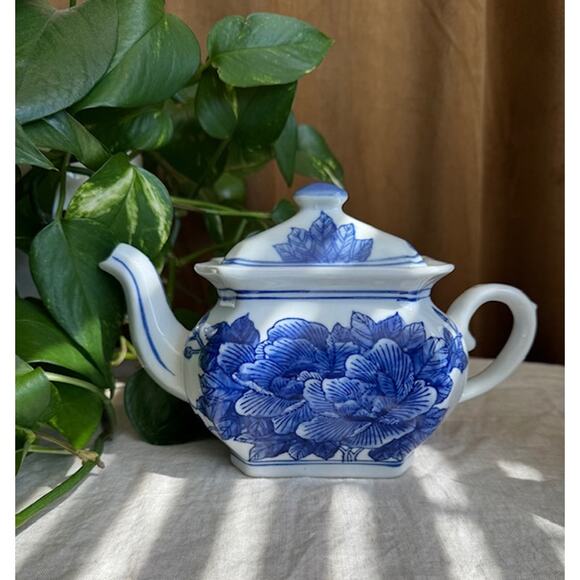 Chinoiserie Classic Blue and White Peony Asian Teapot - Picture 1 of 8